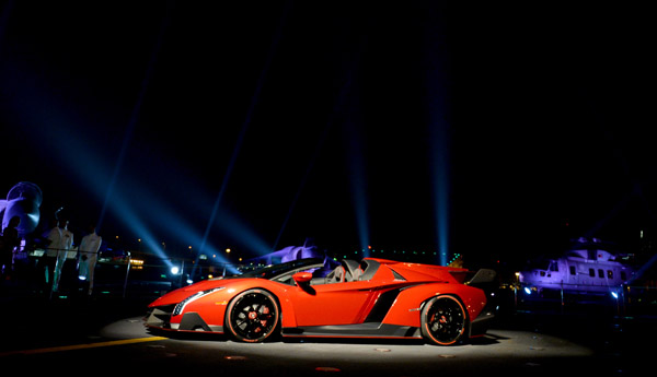 news-lamborghini-veneno-roadster-abu_dhabi